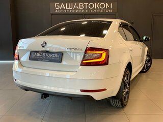 2018 Skoda Octavia III (A7) Рестайлинг, белый, 1880000 рублей, вид 4