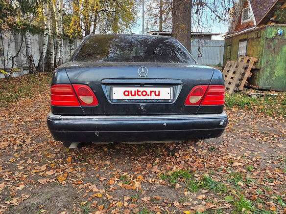 1997 Mercedes-Benz E-Класс 200 II (W210, S210), чёрный - вид 5