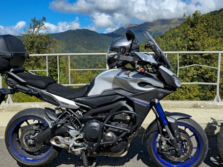 2015 Yamaha MT-09 Tracer (FJ-09), серебристый, 820000 рублей, вид 3