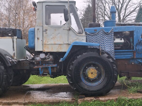 1988 ХТЗ Т-150К, серый, 700000 рублей