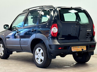 2016 Chevrolet Niva I Рестайлинг, чёрный, 605000 рублей, вид 3