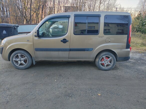 2011 Fiat Doblo I Рестайлинг, бежевый, 650000 рублей - вид 4