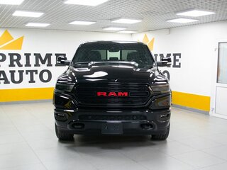 2022 Ram 1500 Crew Cab V, чёрный, 8699000 рублей, вид 2