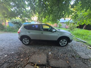 2010 Nissan Qashqai I Рестайлинг, серебристый, 950000 рублей, вид 3