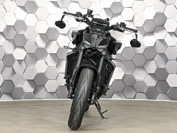 2024 Yamaha MT-09 (FZ-09), чёрный - вид 4
