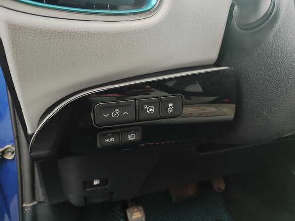 2016 Toyota Prius IV (XW50), синий, 1870000 рублей - вид 10