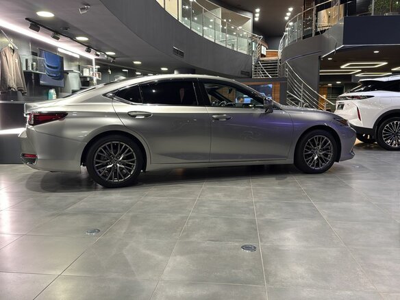 2021 Lexus ES 250 VII, серый, 3869000 рублей - вид 6