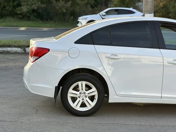 2014 Chevrolet Cruze I Рестайлинг, белый, 730000 рублей - вид 4