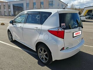 2011 Toyota Ractis II, белый, 1080000 рублей, вид 3