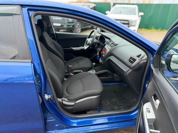 2013 Kia Rio 4-speed III, синий, 965000 рублей - вид 8