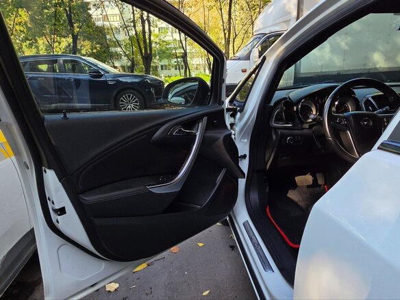 2012 Opel Astra J Рестайлинг, белый, 1100000 рублей - вид 6