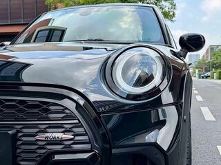 2023 Mini Hatch Cooper III (F55/F56) Рестайлинг 2, чёрный, 2055010 рублей, вид 5