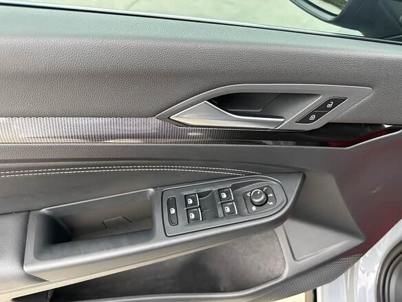 2023 Volkswagen Golf VIII, серый, 1740000 рублей - вид 17