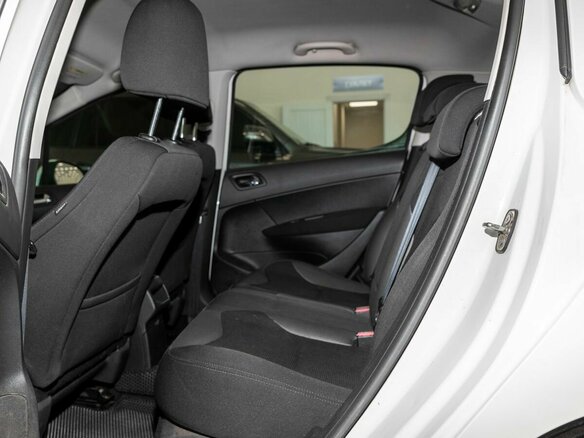 2011 Peugeot 308 I Рестайлинг, белый, 550000 рублей - вид 15