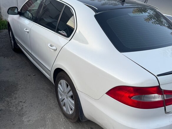 2010 Skoda Superb II, белый, 550000 рублей - вид 2