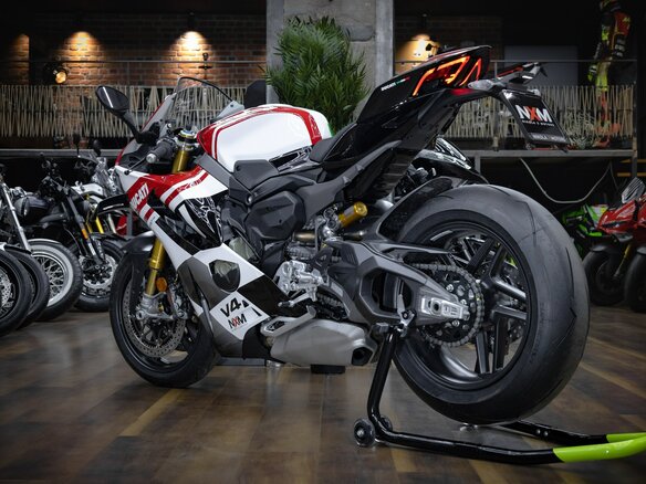 2026 Ducati Panigale V4, белый, 5490000 рублей - вид 3