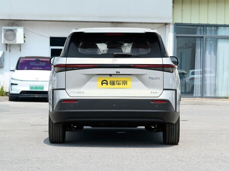 2026 Toyota bZ3X 58.3 kWh, серебристый, 2450000 рублей, вид 5