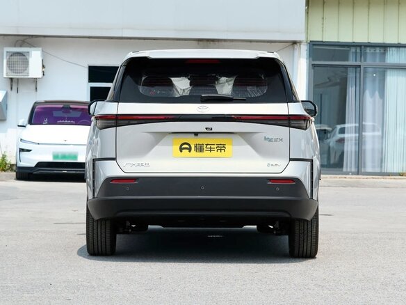 2026 Toyota bZ3X 58.3 kWh, серебристый, 2700000 рублей - вид 4