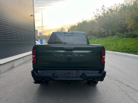 2026 Ram 1500 Rumble Bee V Рестайлинг, зелёный, 10900000 рублей - вид 5