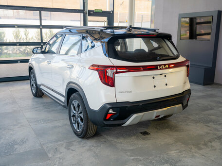 2026 Kia Seltos I Рестайлинг, белый, 3800000 рублей, вид 4