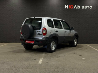 2017 Chevrolet Niva I Рестайлинг, серебристый, 650000 рублей, вид 5