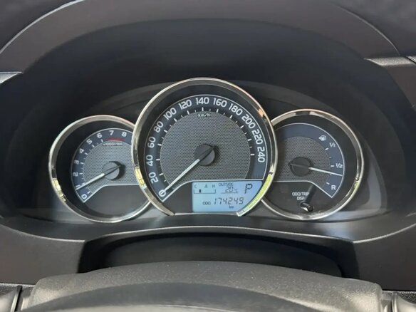 2013 Toyota Corolla XI (E160, E170, E180), чёрный, 1450000 рублей - вид 11