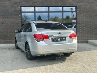 2011 Chevrolet Cruze I, серебристый, 470000 рублей, вид 3