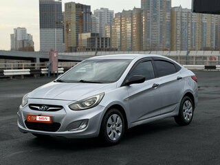2013 Hyundai Solaris I, серебристый, 599000 рублей, вид 4