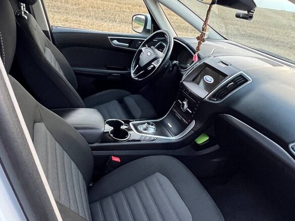 2019 Ford S-MAX II Рестайлинг, белый, 1800000 рублей - вид 2
