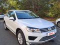 2015 Volkswagen Touareg II Рестайлинг, белый - вид 2