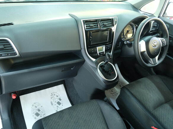 2015 Toyota Ractis II, белый - вид 16