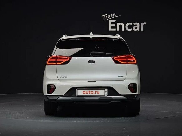 2021 Kia Niro I Рестайлинг, белый, 1600000 рублей - вид 3