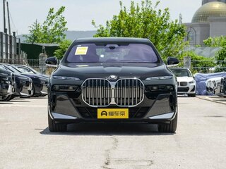2025 BMW 7 серии 740i xDrive VII (G70), чёрный, 16760000 рублей, вид 3