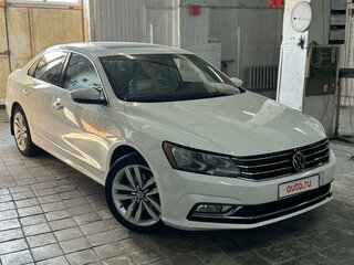 2016 Volkswagen Passat (North America and China) I Рестайлинг, белый, 2000000 рублей, вид 2
