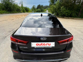 2019 Kia Optima IV Рестайлинг, коричневый, 2150000 рублей, вид 4