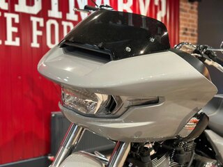 2024 Harley-Davidson Road Glide, серебристый, 4200000 рублей, вид 4