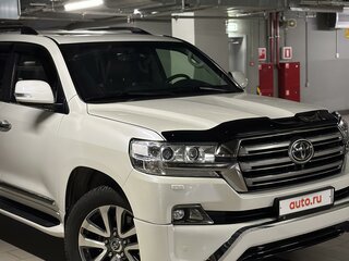 2017 Toyota Land Cruiser 200 Series Рестайлинг 2, белый, 18000000 рублей, вид 2
