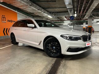 2019 BMW 5 серии 530i xDrive VII (G30/G31/G38), белый, 3750000 рублей, вид 1