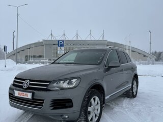 2013 Volkswagen Touareg II, серый, 2350000 рублей, вид 1