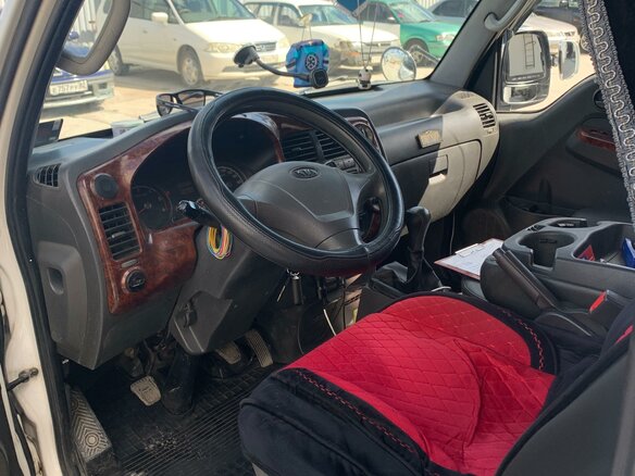 2010 Kia Bongo, белый, 760000 рублей - вид 3