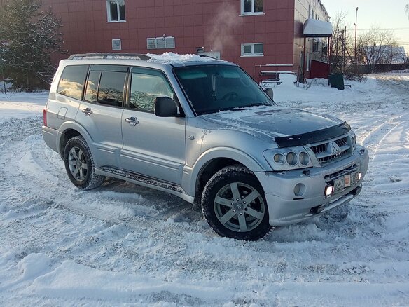 2004 Mitsubishi Pajero III Рестайлинг, серебристый, 1150000 рублей - вид 8