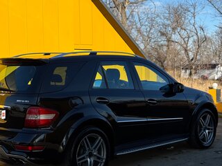 2010 Mercedes-Benz M-Класс AMG 63 AMG II (W164) Рестайлинг, чёрный, 2000000 рублей, вид 1