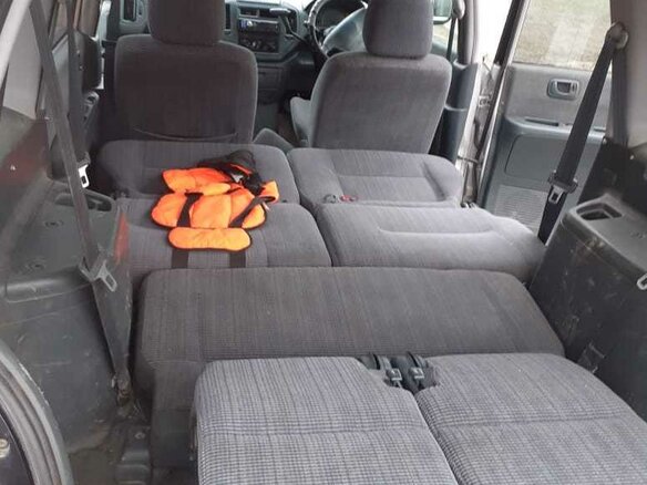 2000 Mitsubishi Dion I, серебристый - вид 7