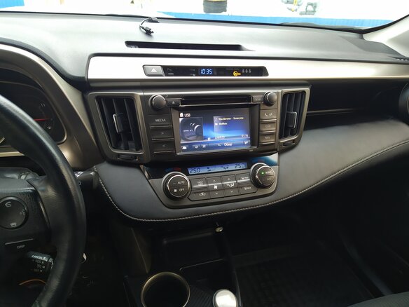 2014 Toyota RAV4 IV (XA40), белый - вид 2