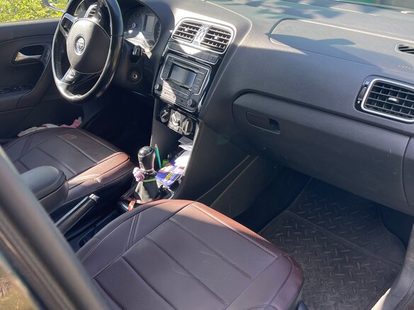 2017 Volkswagen Polo V Рестайлинг, коричневый, 1790000 рублей - вид 4
