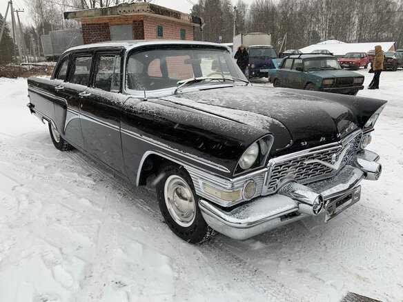 1976 ГАЗ 13 «Чайка», чёрный - вид 1