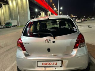 2010 Toyota Vitz II (XP90), серебристый, 700000 рублей, вид 4