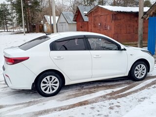 2017 Kia Rio IV, белый, 1200000 рублей, вид 4