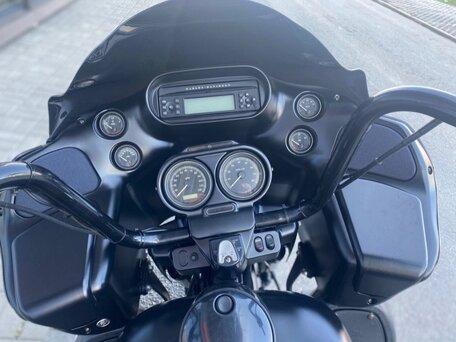 2012 Harley-Davidson Road Glide, чёрный, 1400000 рублей, вид 3