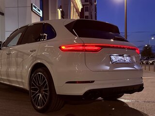 2019 Porsche Cayenne III, белый, 8300000 рублей, вид 4